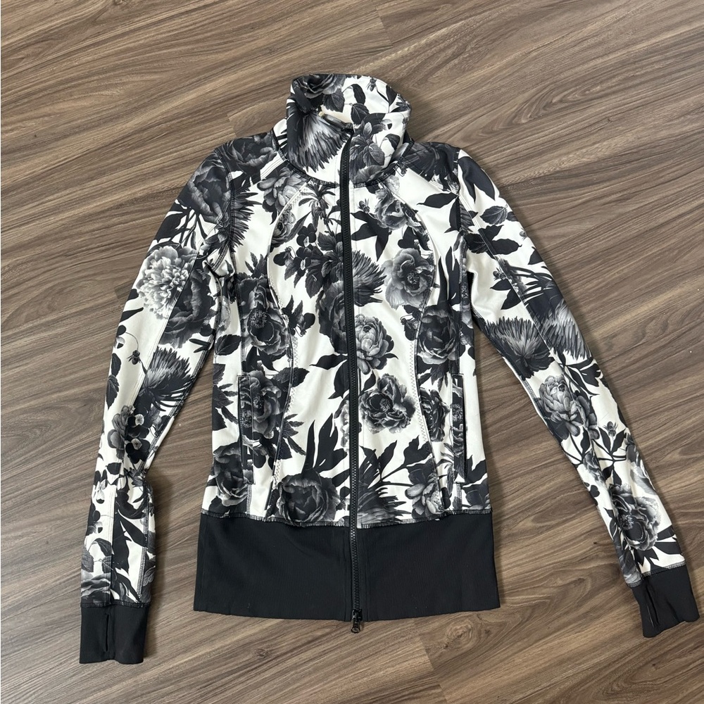 Lululemon Zip Up VGUC size 4